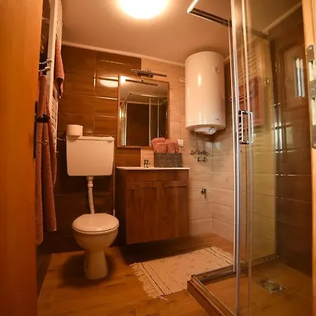 Njih Tri Jelova Gora דירה